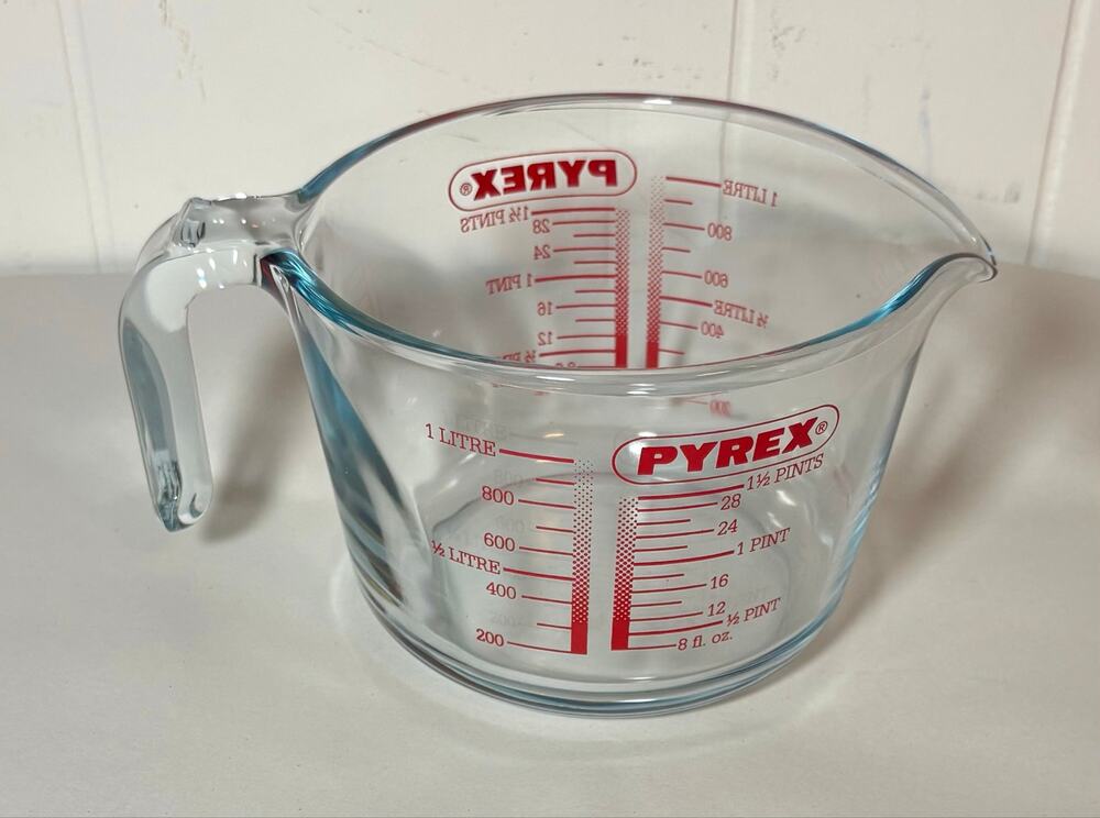 Vintage 1980’s PYREX UK European Metric 1 Litre/ 1.5 Pint Measuring Cup